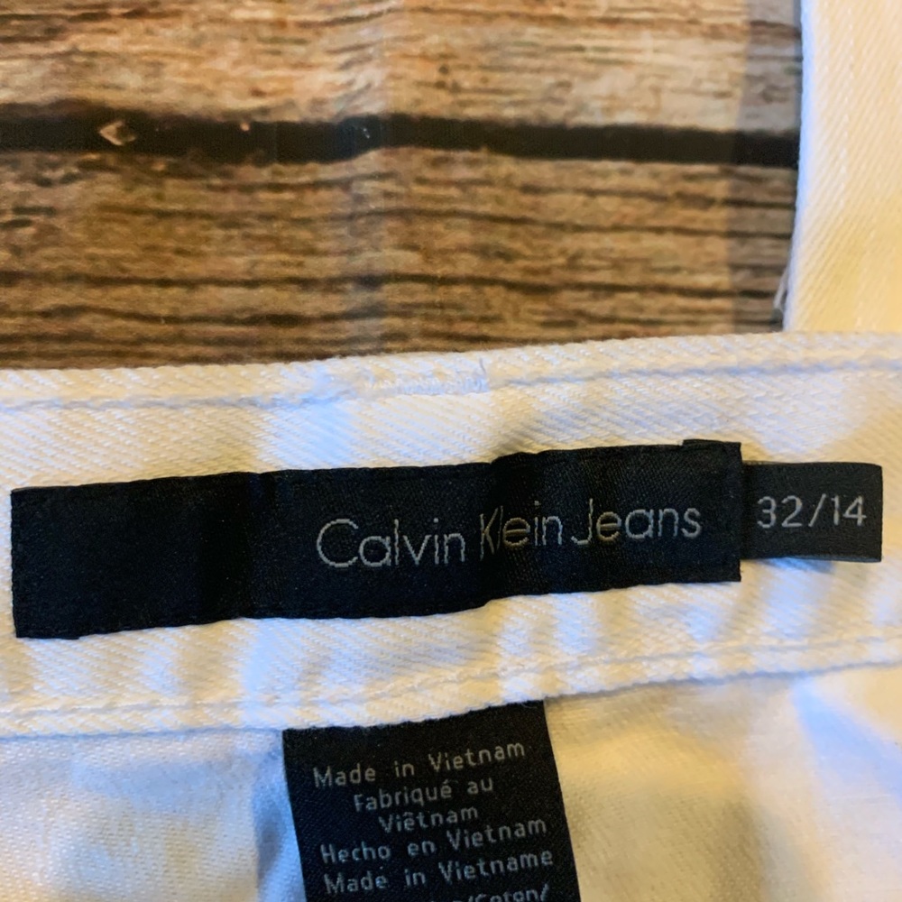 Calvin Klein - Picture 4 of 5